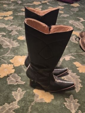 Women's Black Mid-Calf Western Heeled Boots with Textured Toe